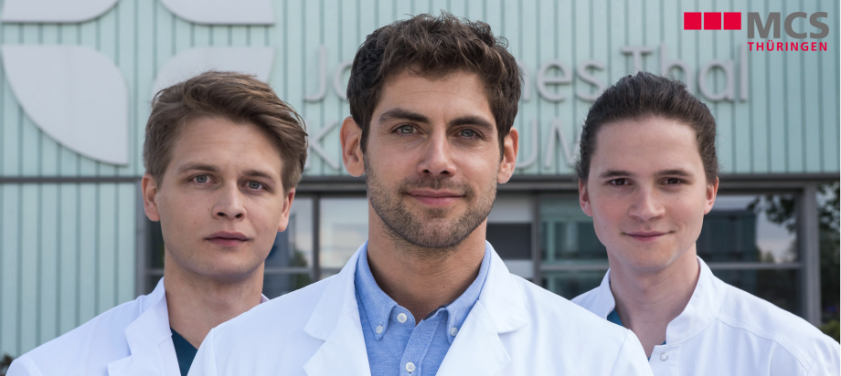MCS GmbH Thüringen realisiert die Postproduktion von In aller Freundschaft - Die jungen Ärzte seit Produktionsstart im Jahr 2014.  (Bild: Jens-Ulrich Koch, Logo: MCS Thüringen)