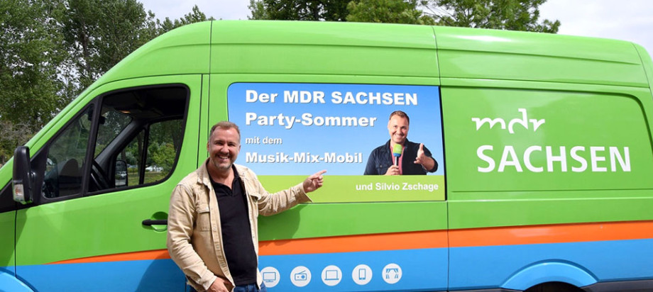 Die besten Hits von MDR SACHSEN bringt Moderator Silvio Zschage im Sommer mit dem Musik-Mix-Mobil zu den Hörerinnen und Hörern. 
