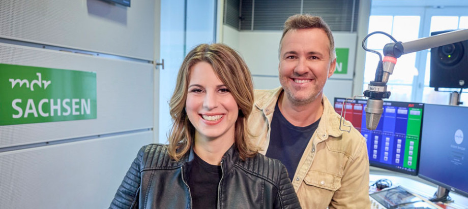 Die Morgenmoderatoren von MDR SACHSEN: Elena Pelzer und Silvio Zschage