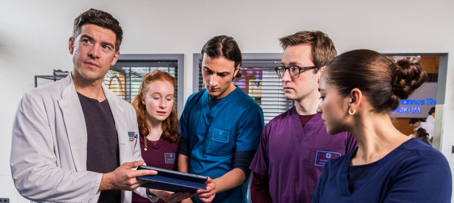Die Serie "In aller Freundschaft – Die jungen Ärzte" gehört ebenfalls zu den erfolgreichen Produktionen der Saxonia Media.